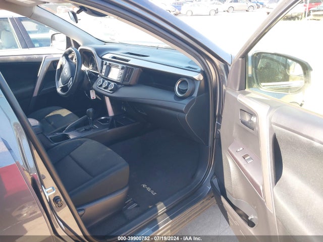Toyota RAV4 LE 2018 JTMZFREVXJJ722408 Image 5