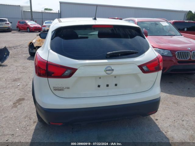 JN1BJ1CP1KW215698 Nissan Rogue Sport S