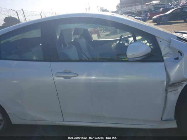 JTDKARFU8G3018842 Toyota Prius Four Touring