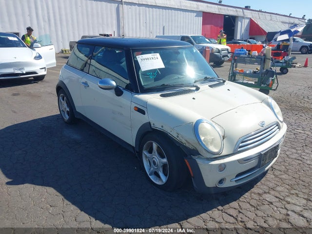 2006 MINI COOPER WMWRC33566TK72130 Photo 0