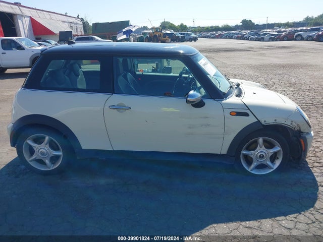 2006 MINI COOPER WMWRC33566TK72130 Photo 5