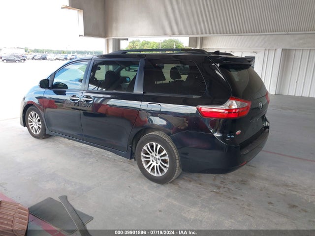 Toyota Sienna Xle 8 Passenger 2018 5TDYZ3DC0JS916383 Image 3