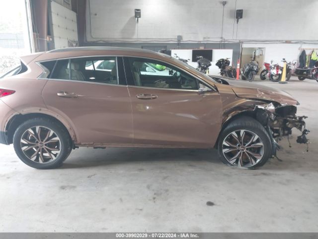 SJKCH5CR3JA044175 Infiniti Qx30 Premium