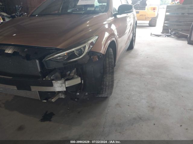 SJKCH5CR3JA044175 Infiniti Qx30 Premium