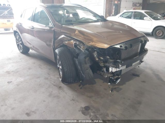 SJKCH5CR3JA044175 Infiniti Qx30 Premium