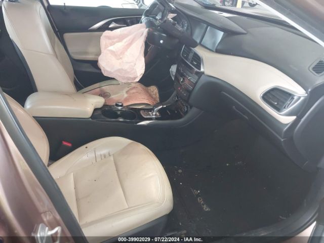 SJKCH5CR3JA044175 Infiniti Qx30 Premium