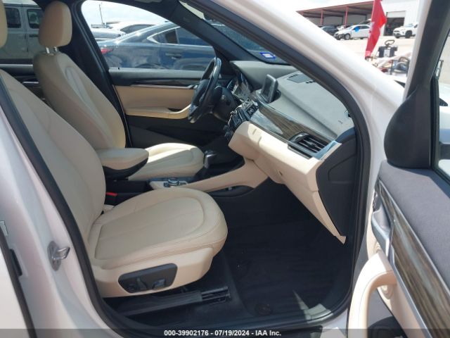 2017 BMW X1 WBXHT3C33H5F87302 Photo 4