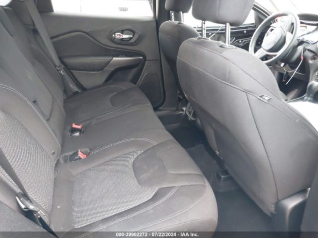 1C4PJMCBXKD413782 Jeep Cherokee Latitude 4x4