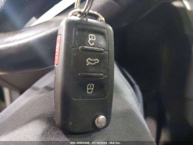 1VWAT7A36FC103196 Volkswagen Passat 1.8t Limited Edition