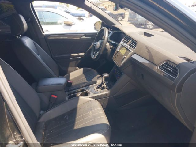 3VVCB7AXXNM063348 Volkswagen Tiguan 2.0t Se R-line Black