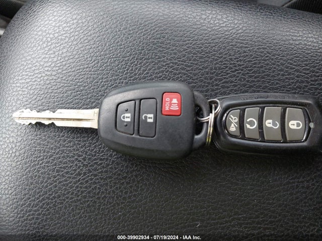 Toyota RAV4 LE 2018 2T3ZFREV8JW442083 Image 11