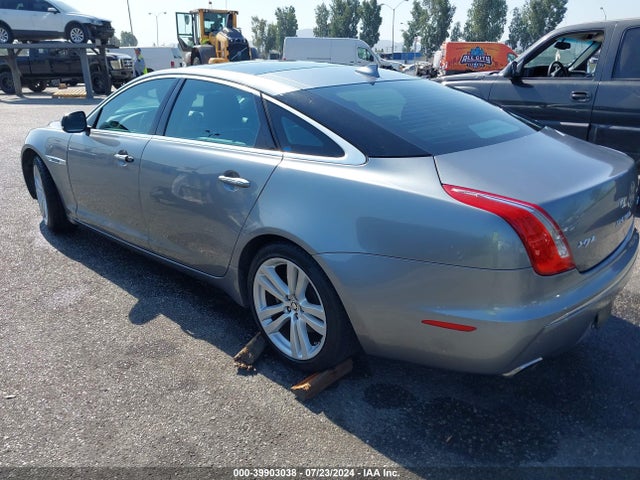 2013 JAGUAR XJ SAJWA2GB6DLV49864 Photo 2