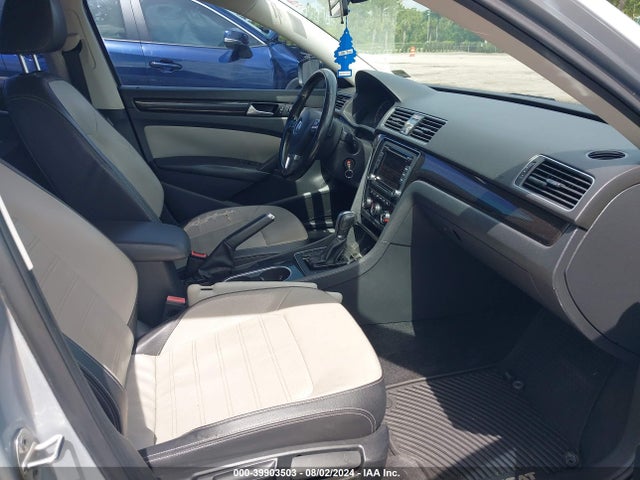 1VWBT7A34FC095085 Volkswagen Passat 1.8t Sport