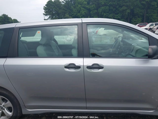Toyota Sienna L 7 Passenger 2018 5TDZZ3DC5JS916934 Image 14