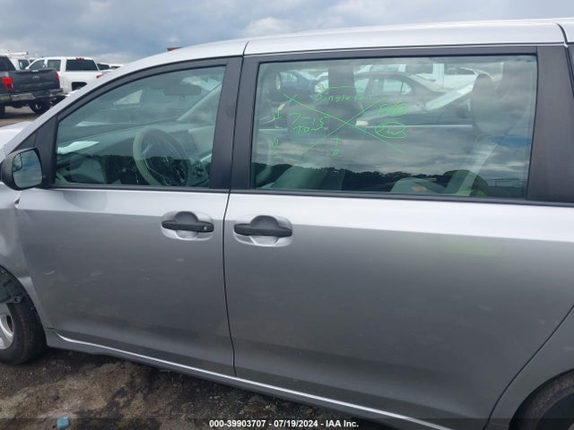 Toyota Sienna L 7 Passenger 2018 5TDZZ3DC5JS916934 Image 15