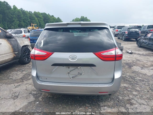 Toyota Sienna L 7 Passenger 2018 5TDZZ3DC5JS916934 Image 17