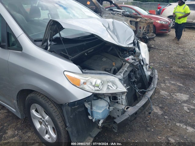 Toyota Sienna L 7 Passenger 2018 5TDZZ3DC5JS916934 Image 18