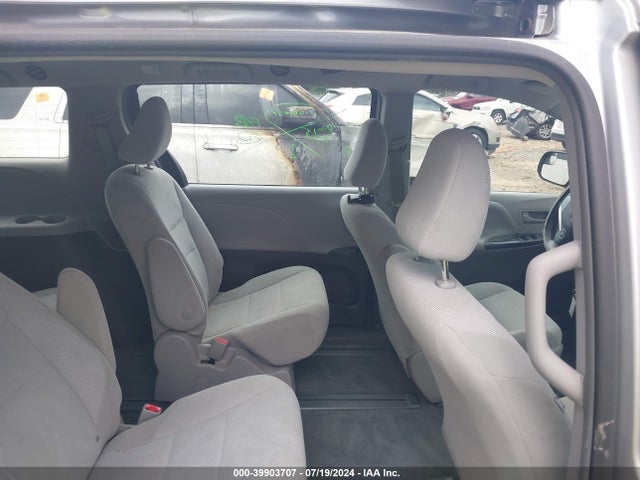 Toyota Sienna L 7 Passenger 2018 5TDZZ3DC5JS916934 Image 8