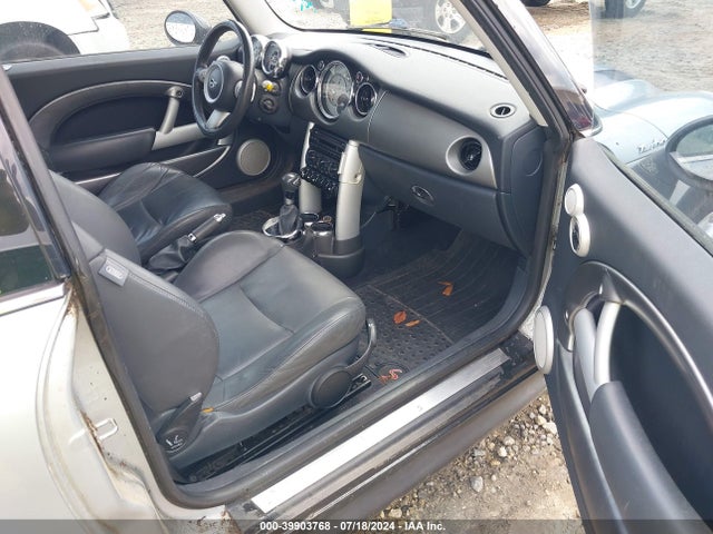 2005 MINI COOPER S WMWRE33575TG96055 Photo 4