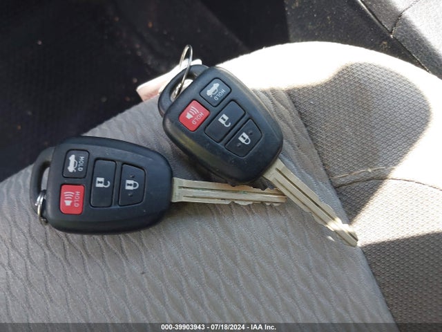Toyota COROLLA LE 2018 2T1BURHE6JC012436 Image 11