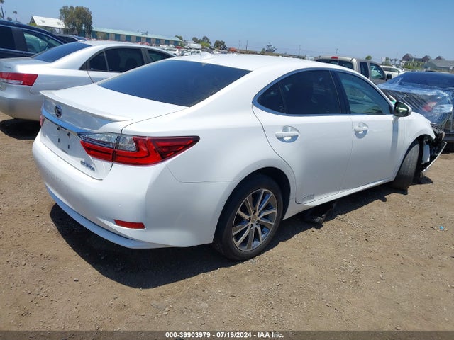 Lexus ES 300H 2017 JTHBW1GGXH2134965 Image 4