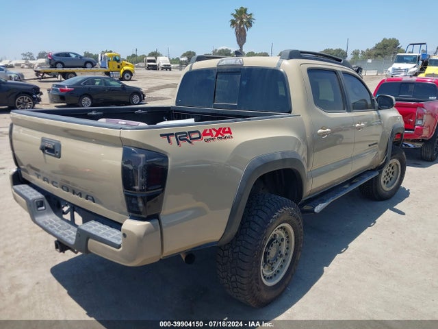 5TFCZ5ANXJX165413 Toyota Tacoma Dbl Cab/sr/trdspt/or/pro