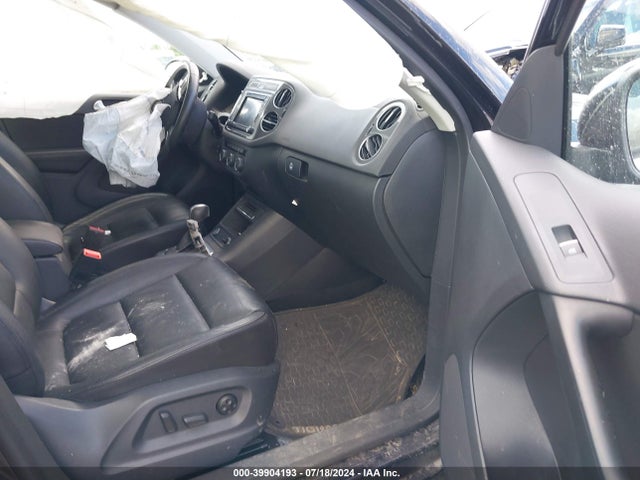 WVGUV7AX0HK029128 Volkswagen Tiguan 2.0t Sport