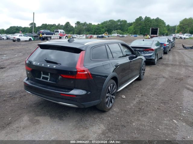 2023 VOLVO V60 CROSS COUNTRY YV4L12WB1P2106418 Photo 3