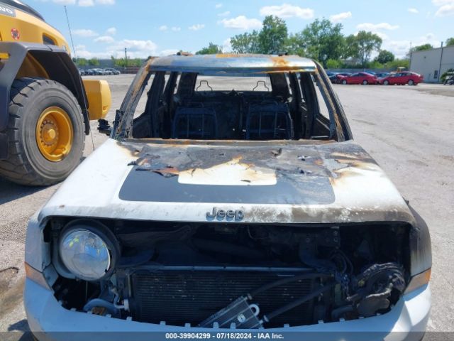 1C4NJPBA5GD660121 Jeep Patriot Sport Se