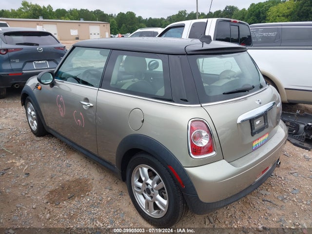 2011 MINI COOPER WMWSU3C54BT097076 Photo 2