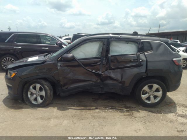 3C4NJCBB8JT182036 Jeep Compass Latitude Fwd