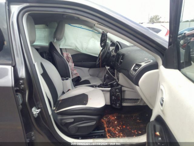 3C4NJCBB8JT182036 Jeep Compass Latitude Fwd