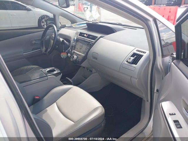 Toyota Prius V Four 2016 JTDZN3EU8GJ047996 Image 5