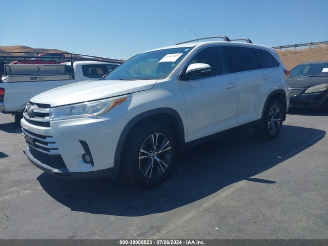 Toyota Highlander Le Plus 2019 5TDZZRFH4KS295666 Image 2