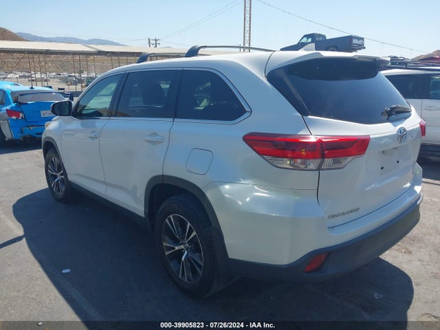 Toyota Highlander Le Plus 2019 5TDZZRFH4KS295666 Image 3