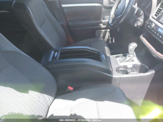 Toyota Highlander Le Plus 2019 5TDZZRFH4KS295666 Image 5