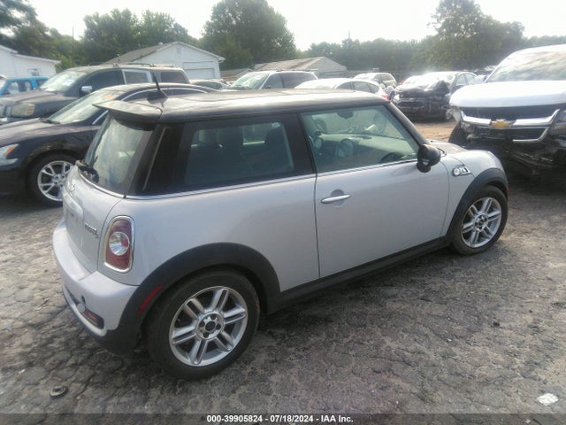 2011 MINI COOPER S WMWSV3C51BTY12585 Photo 3