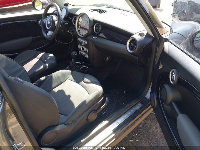 2008 MINI COOPER S WMWMF73548TV36408 Photo 4