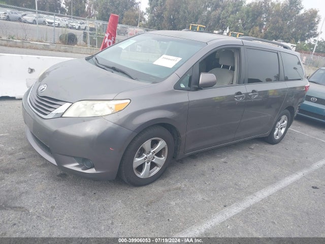 Toyota Sienna Le 8 Passenger 2015 5TDKK3DC3FS605113 Image 2