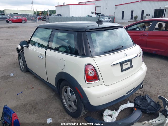 2010 MINI COOPER WMWMF3C59ATZ21395 Photo 2