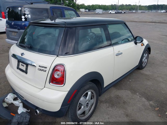 2010 MINI COOPER WMWMF3C59ATZ21395 Photo 3