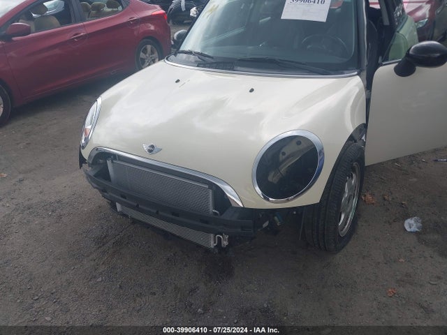 2010 MINI COOPER WMWMF3C59ATZ21395 Photo 5