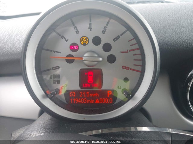 2010 MINI COOPER WMWMF3C59ATZ21395 Photo 6