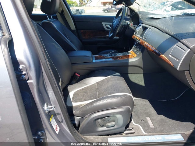 2012 JAGUAR XF SAJWA0HB7CLS60834 Photo 4