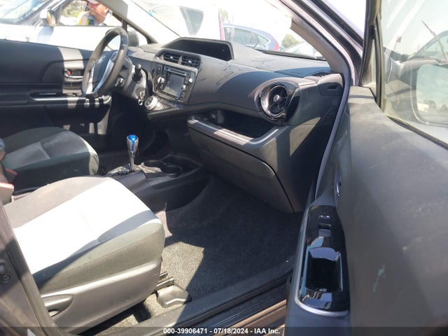 Toyota Prius C Two 2015 JTDKDTB34F1101969 Image 5