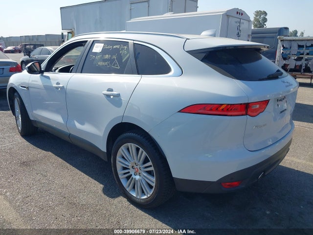 2018 JAGUAR F-PACE SADCN2EVXJA240347 Photo 2