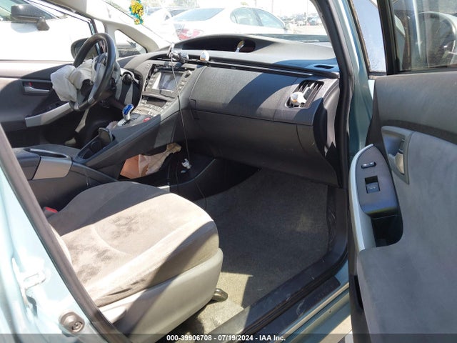 Toyota Prius Two 2015 JTDKN3DU2F1897723 Image 5
