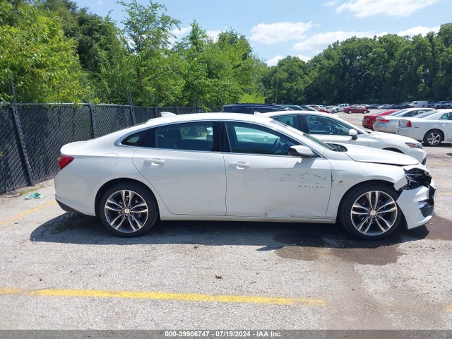 1G1ZD5ST1NF127417 Chevrolet Malibu Fwd Lt