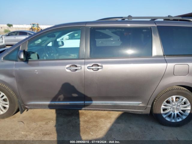 5TDYK3DC2GS742975 Toyota Sienna Xle Premium 8 Passenger
