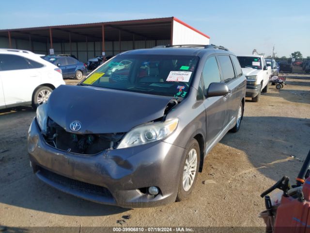 5TDYK3DC2GS742975 Toyota Sienna Xle Premium 8 Passenger